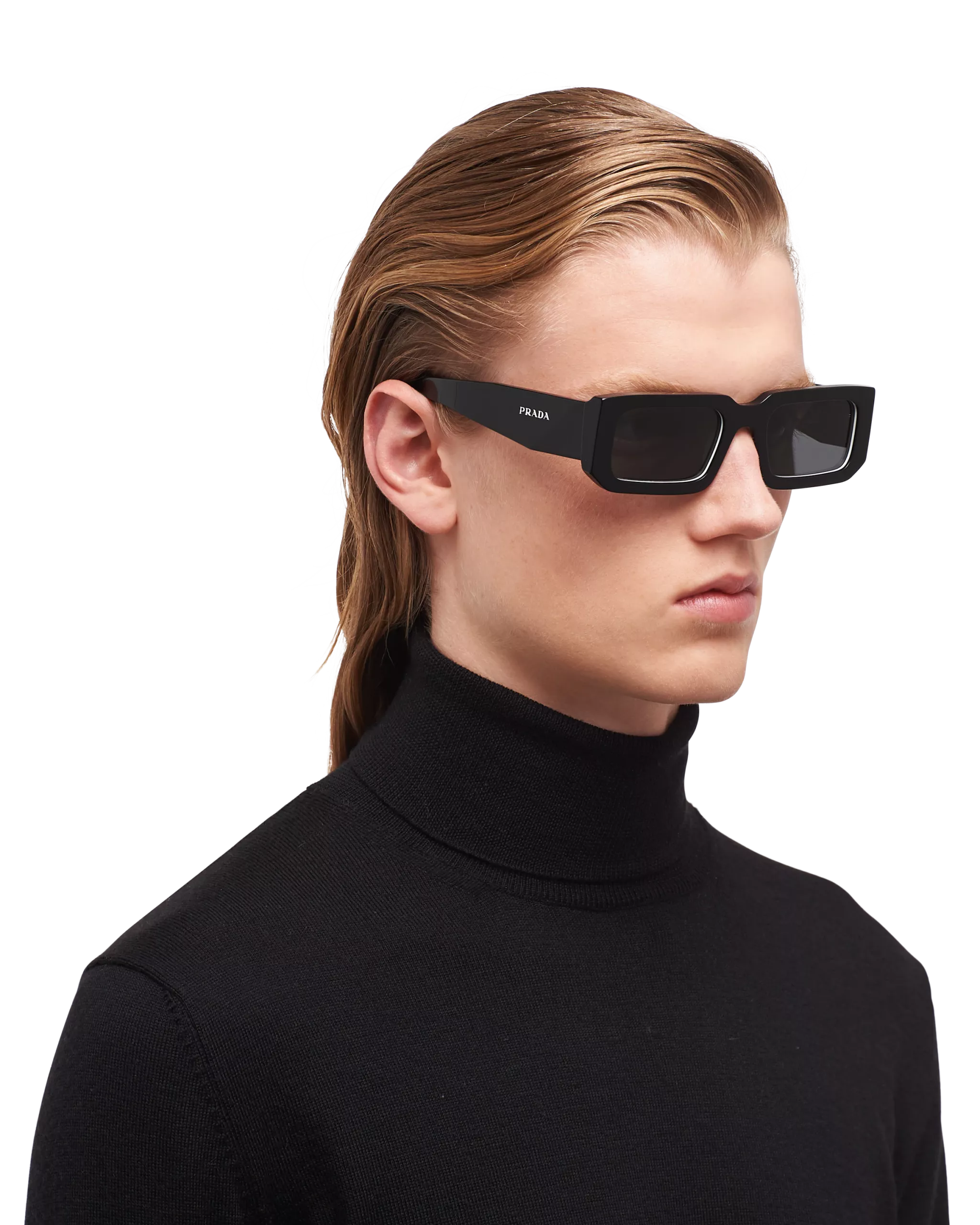Model mit Prada Sonnenbrille